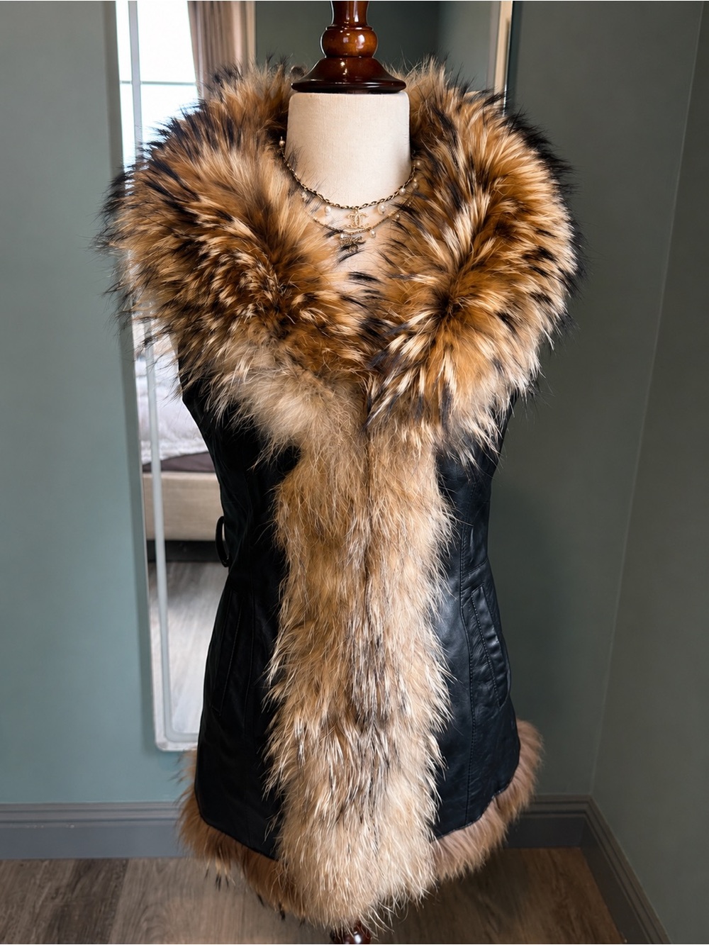 Huge Real fur Collar with Sheepskin Leather Vest Mob Wife Y2K like new